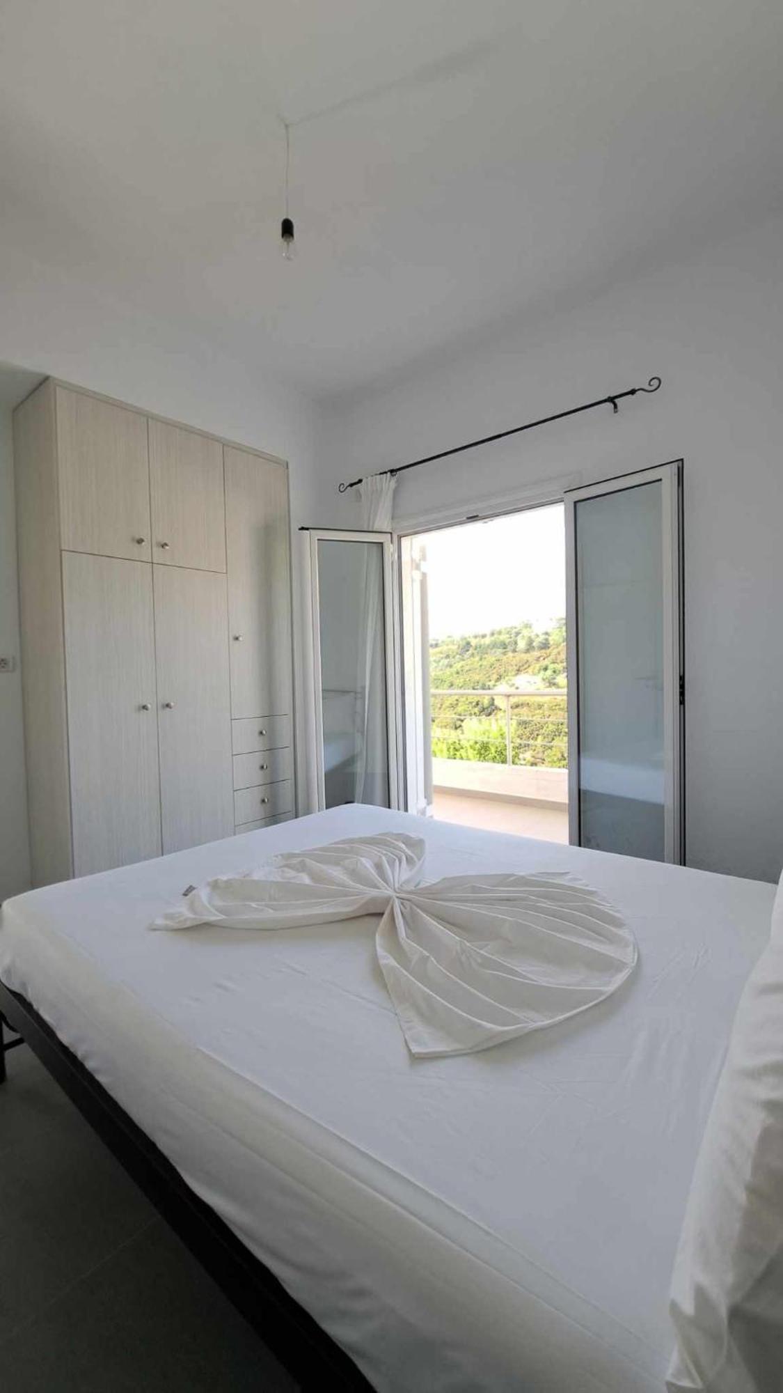 Paradise View Himare Room photo
